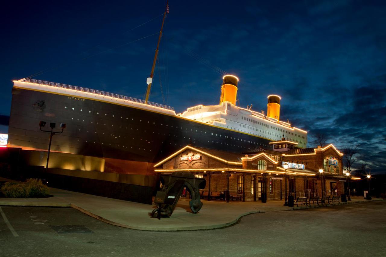 Smoky Bear Lodge With Guest House, Hot Tub, 1089 Free Tickets Each Paid Day, Dollywood And More Sevierville Ngoại thất bức ảnh